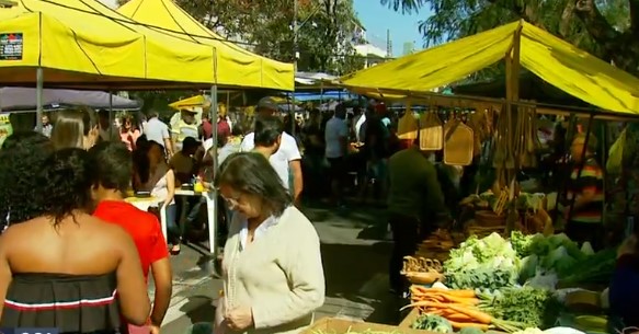 Feira livre de domingo é antecipada para o sábado